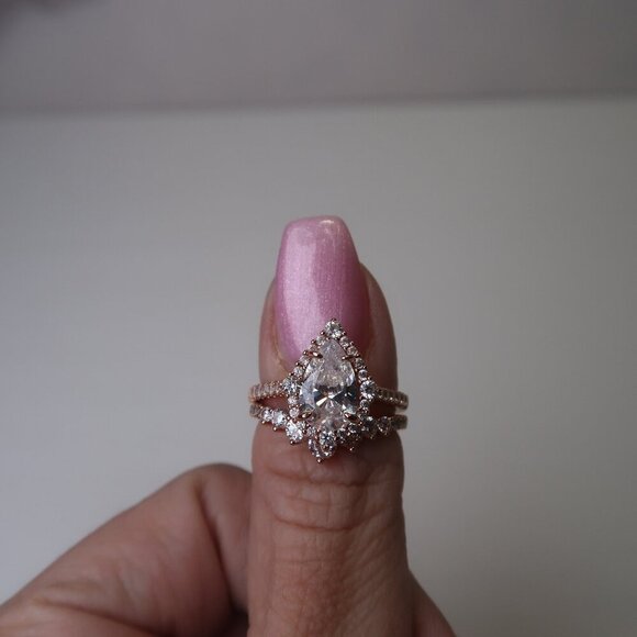 Elegant Rose Gold 2.2 Carat Halo Pear Cut Set - 18K Rose 925 - Picture 3 of 9
